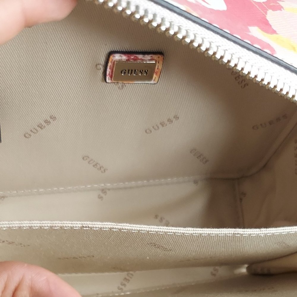 GUESS PURSE
